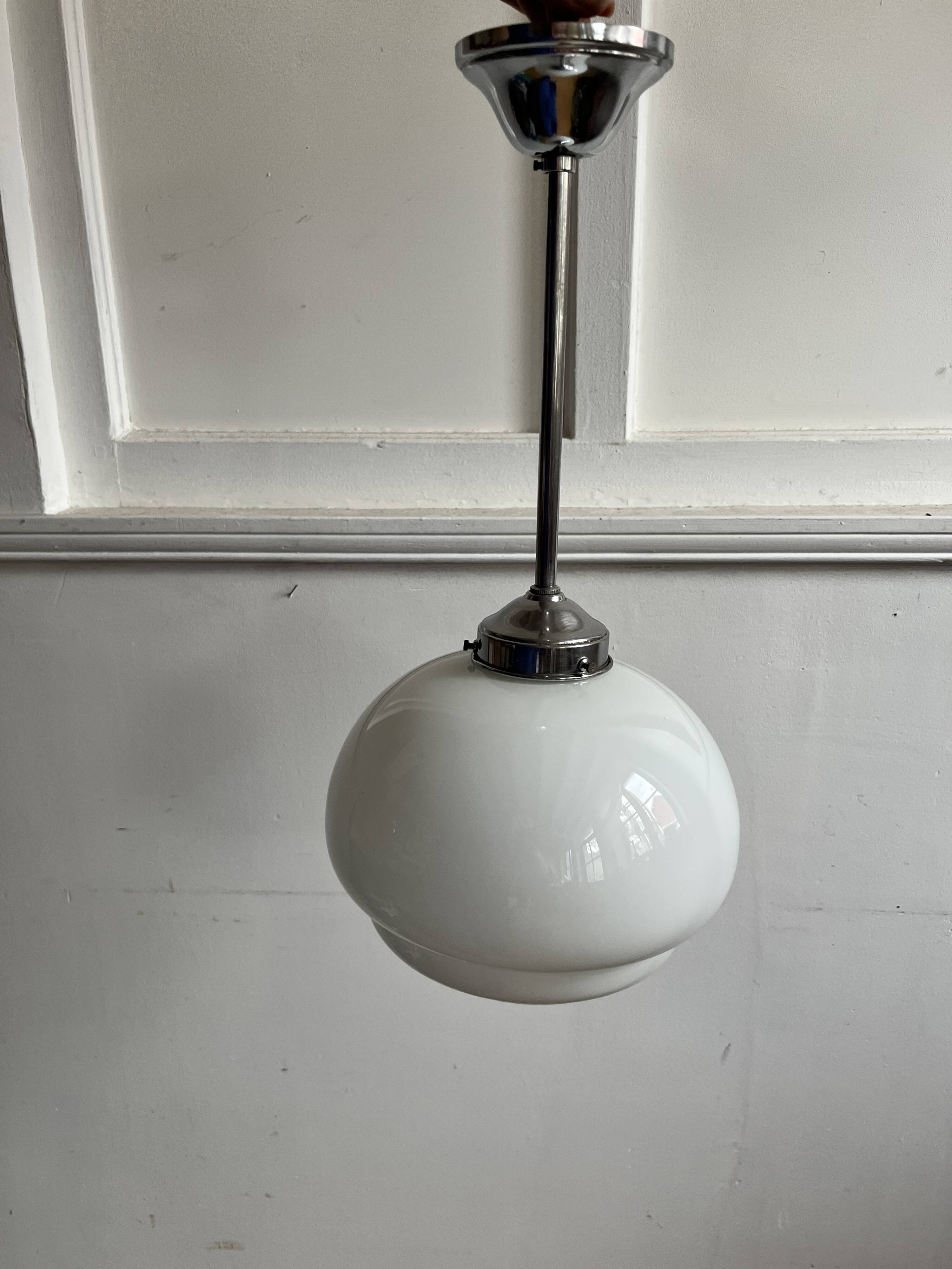 Opaline suspension