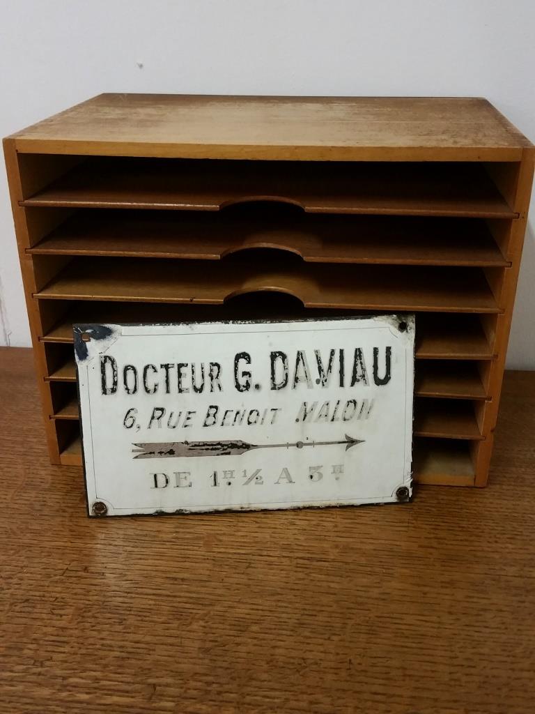 Plate of doctor