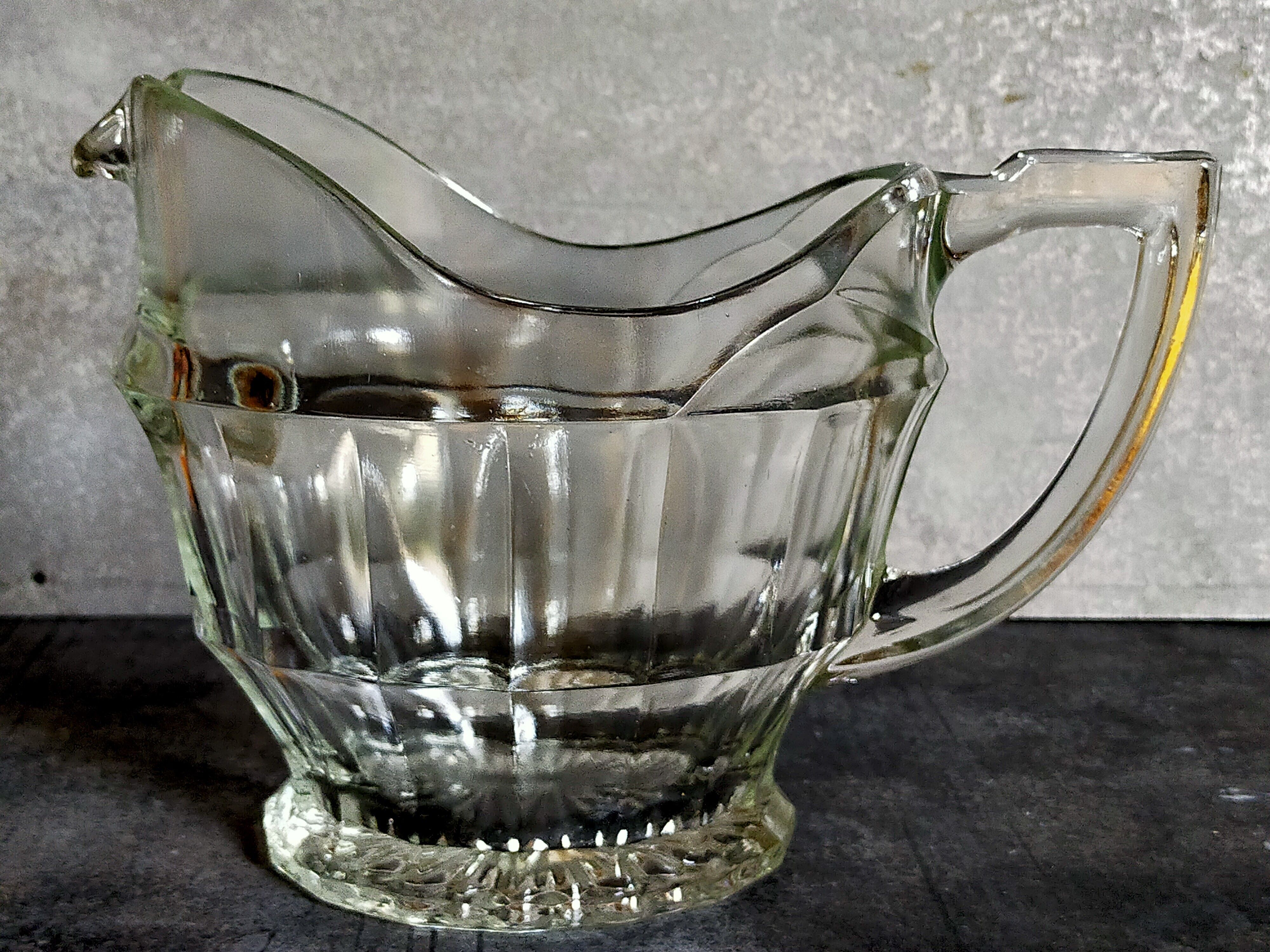Art deco table pitcher in moulded glass 1940