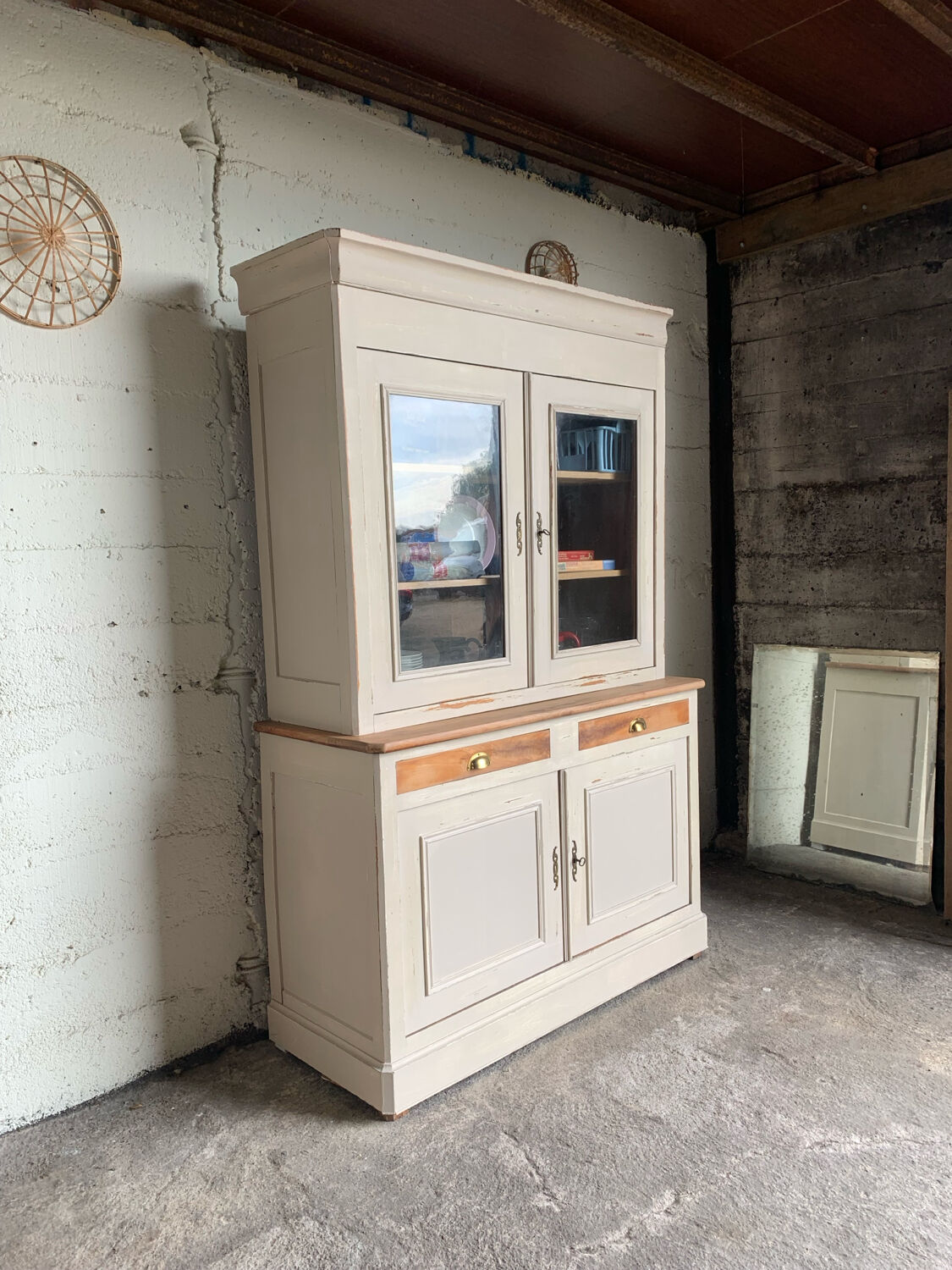Country-style glass cabinet