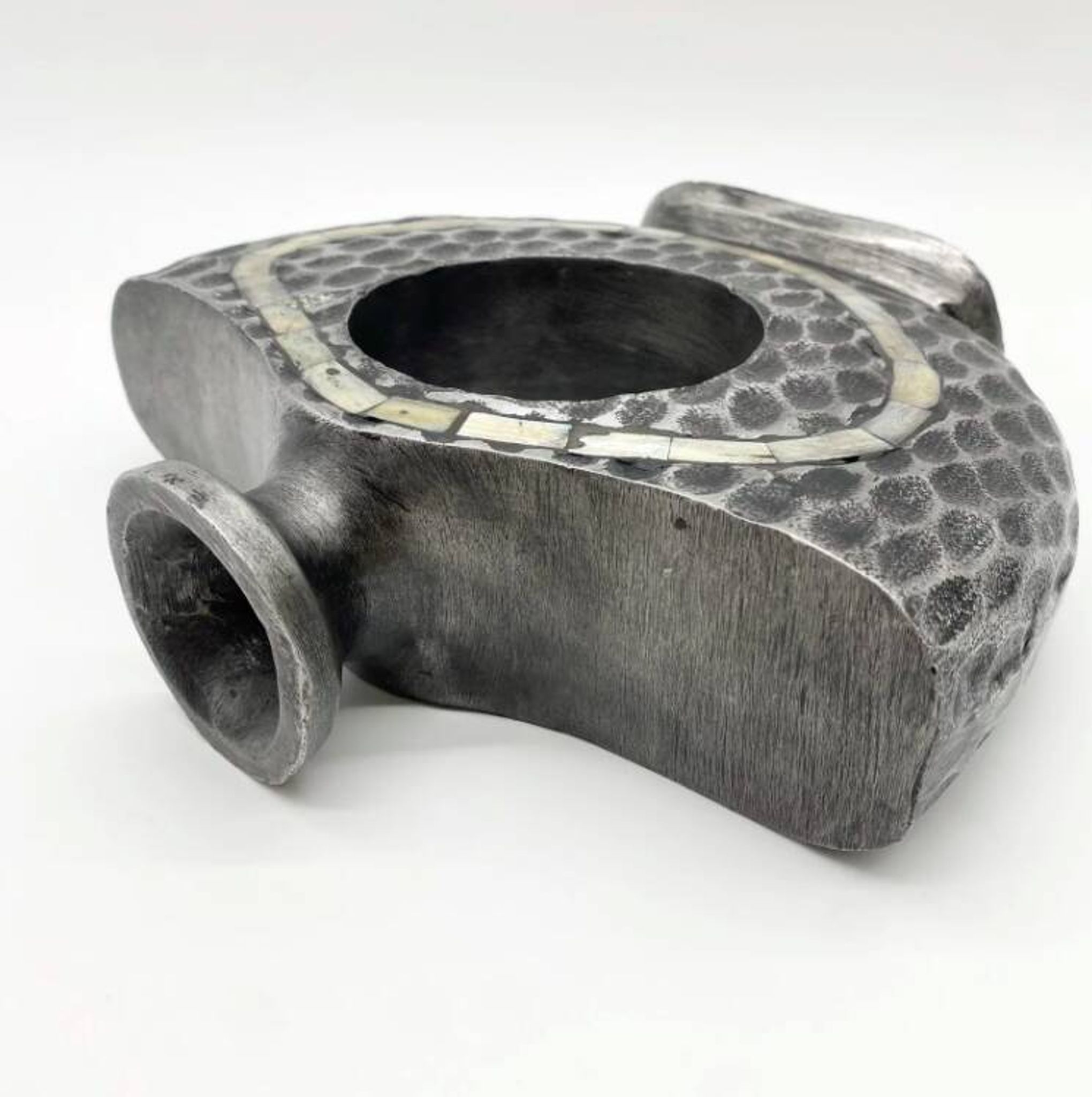 Vase « Martelé Nacre » / Fonte d’aluminium – 1980s