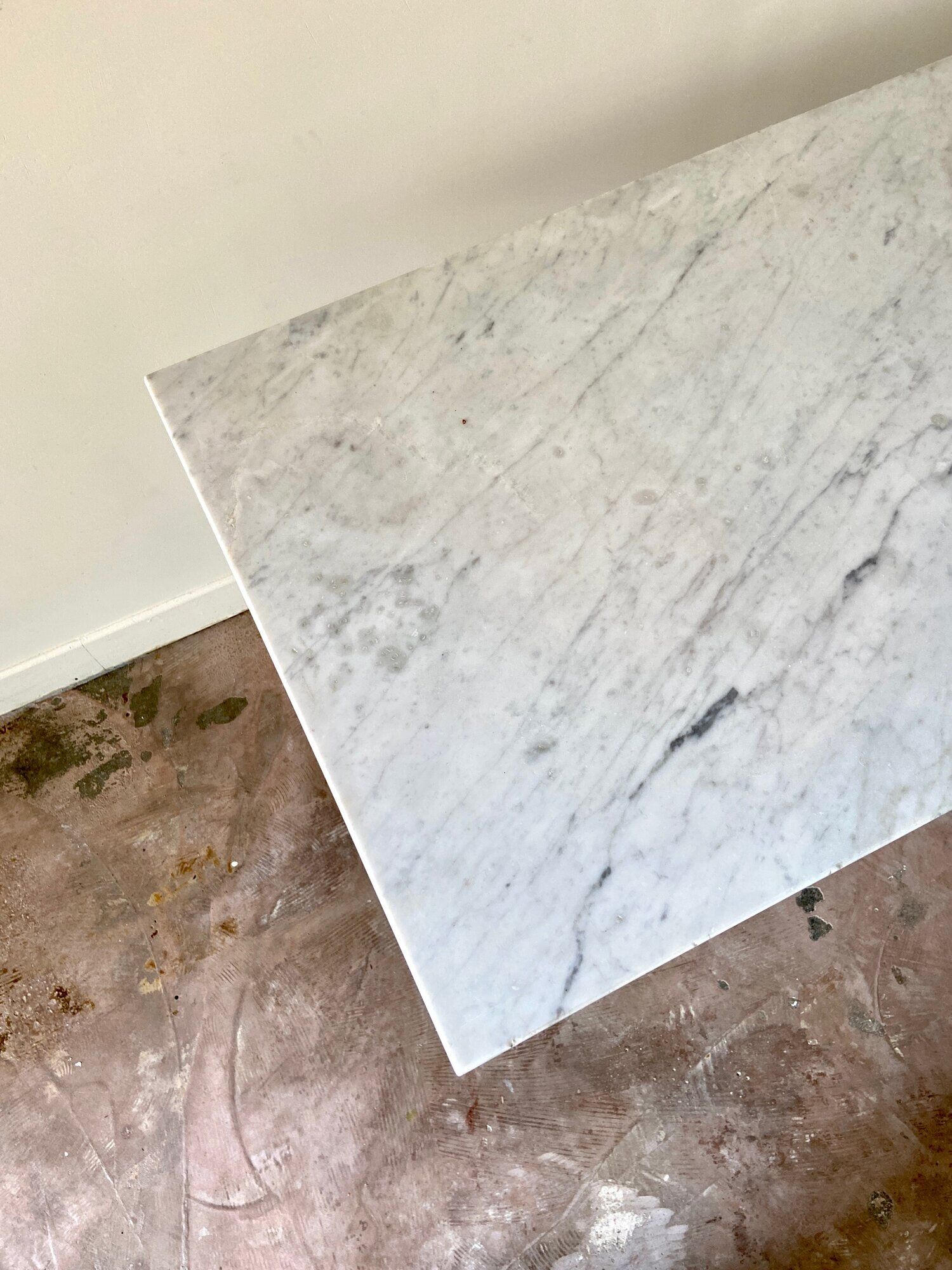 Table bistrot godin en fer forgé et marbre gris, 100 x 60 cm