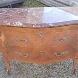 Commode de style Louis XV en bois de rose et marbre rouge, vers 1900
