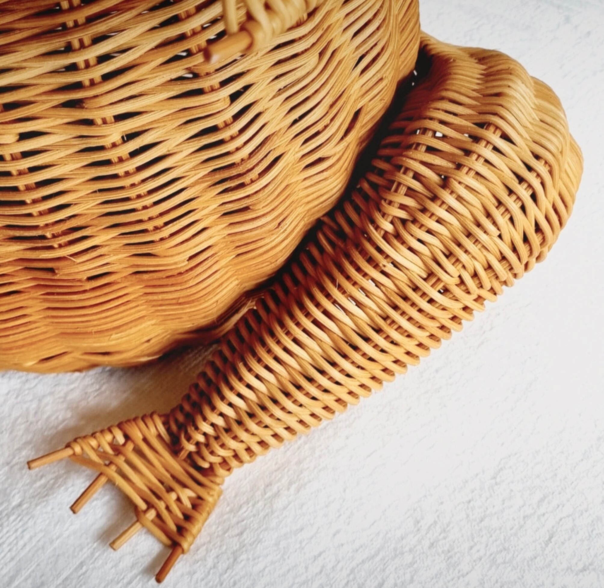 Wicker frog magazine holder Olivier Cajan