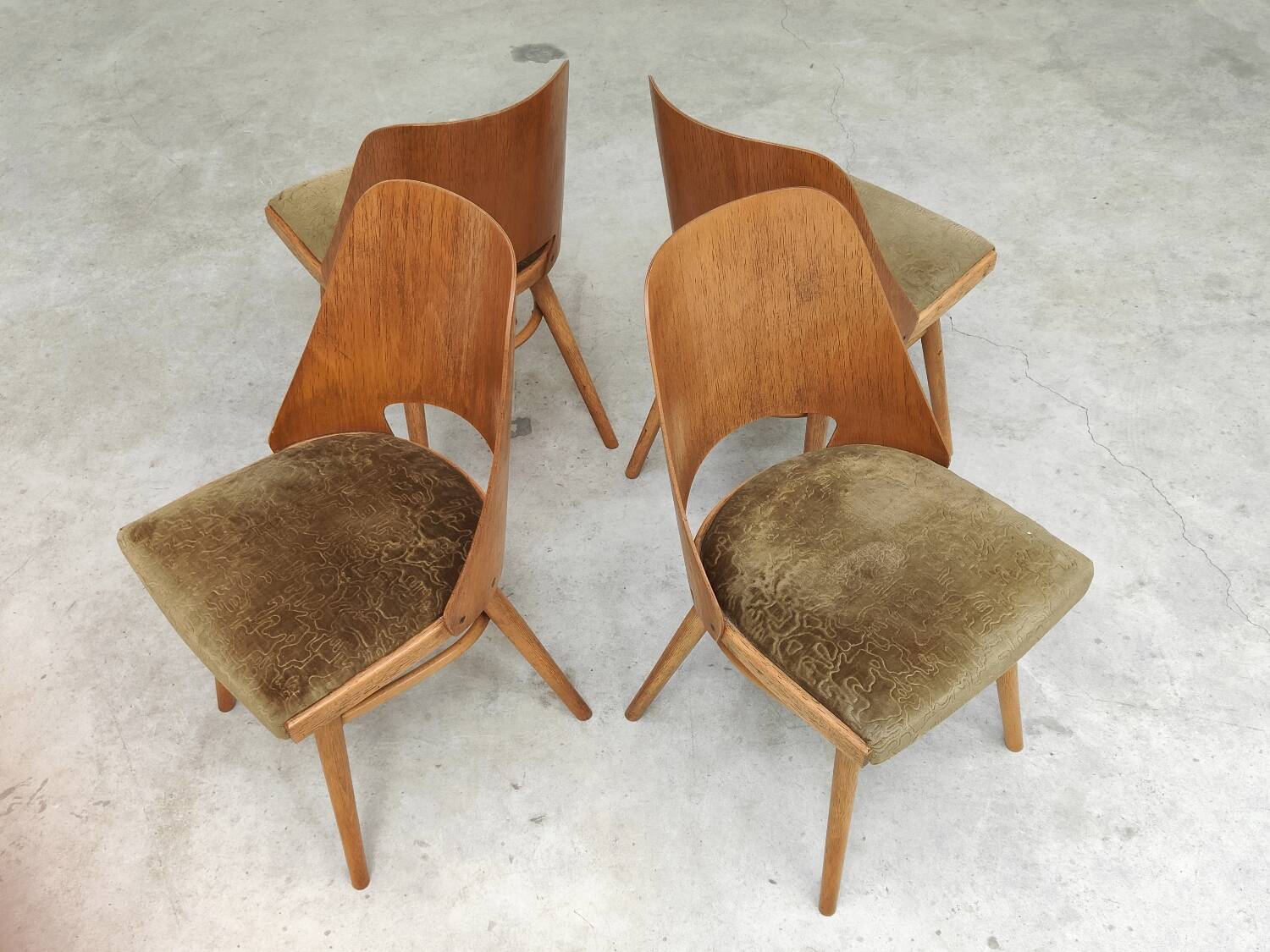 Set of 4 chairs model 514 by Radomir Hofman for Ton 1960