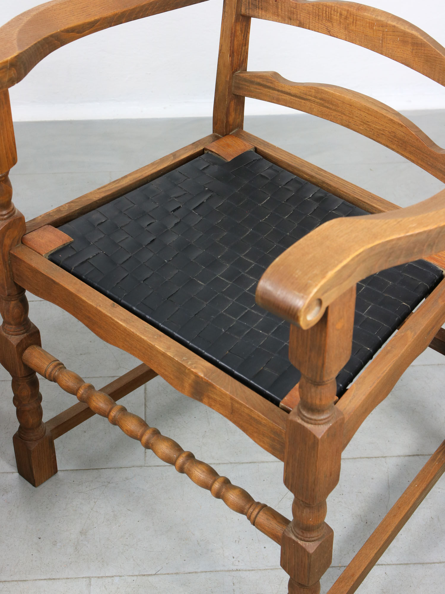 Chaises médiévales vintage en chêne, lot de 4