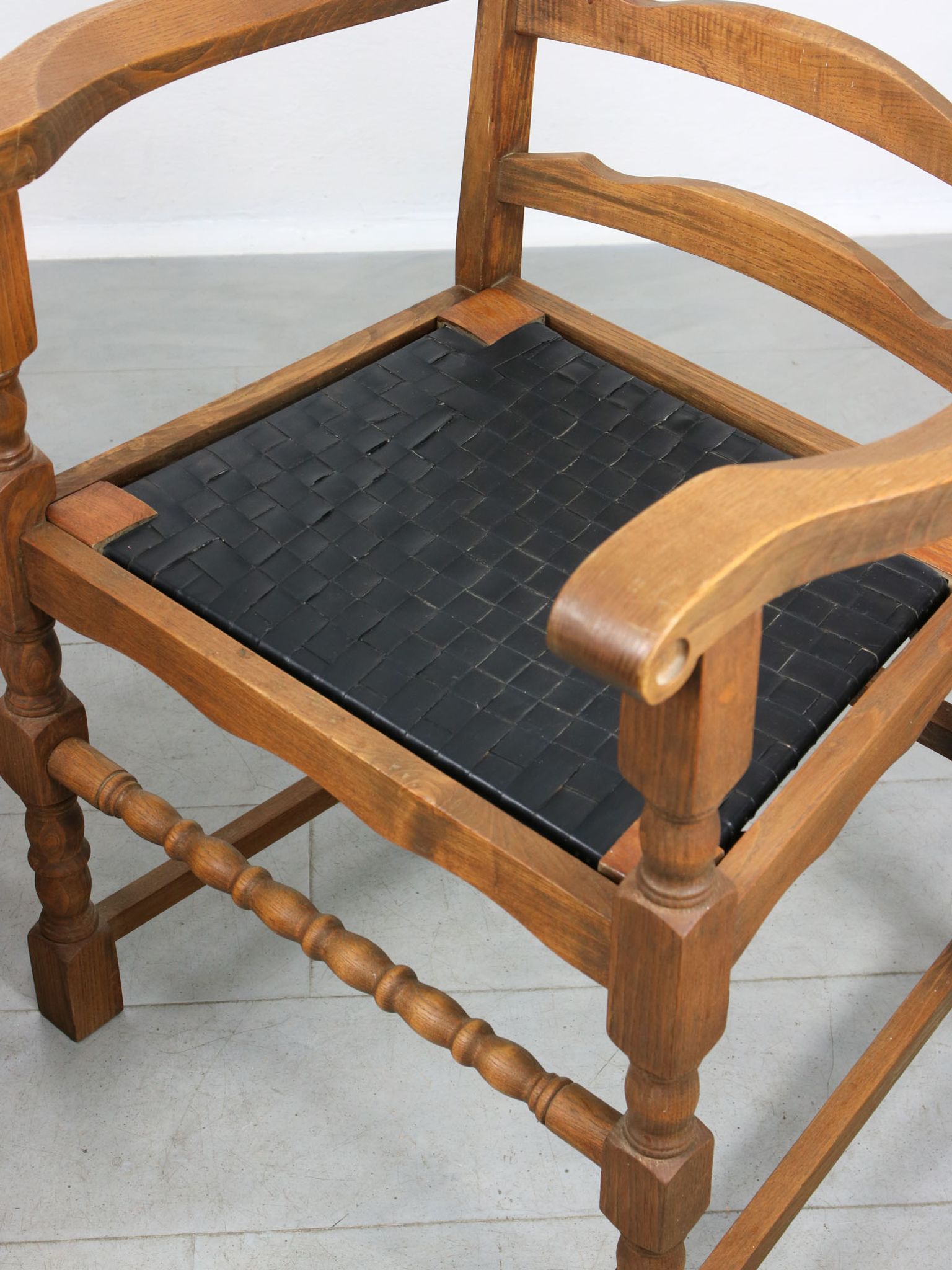 Chaises médiévales vintage en chêne, lot de 4
