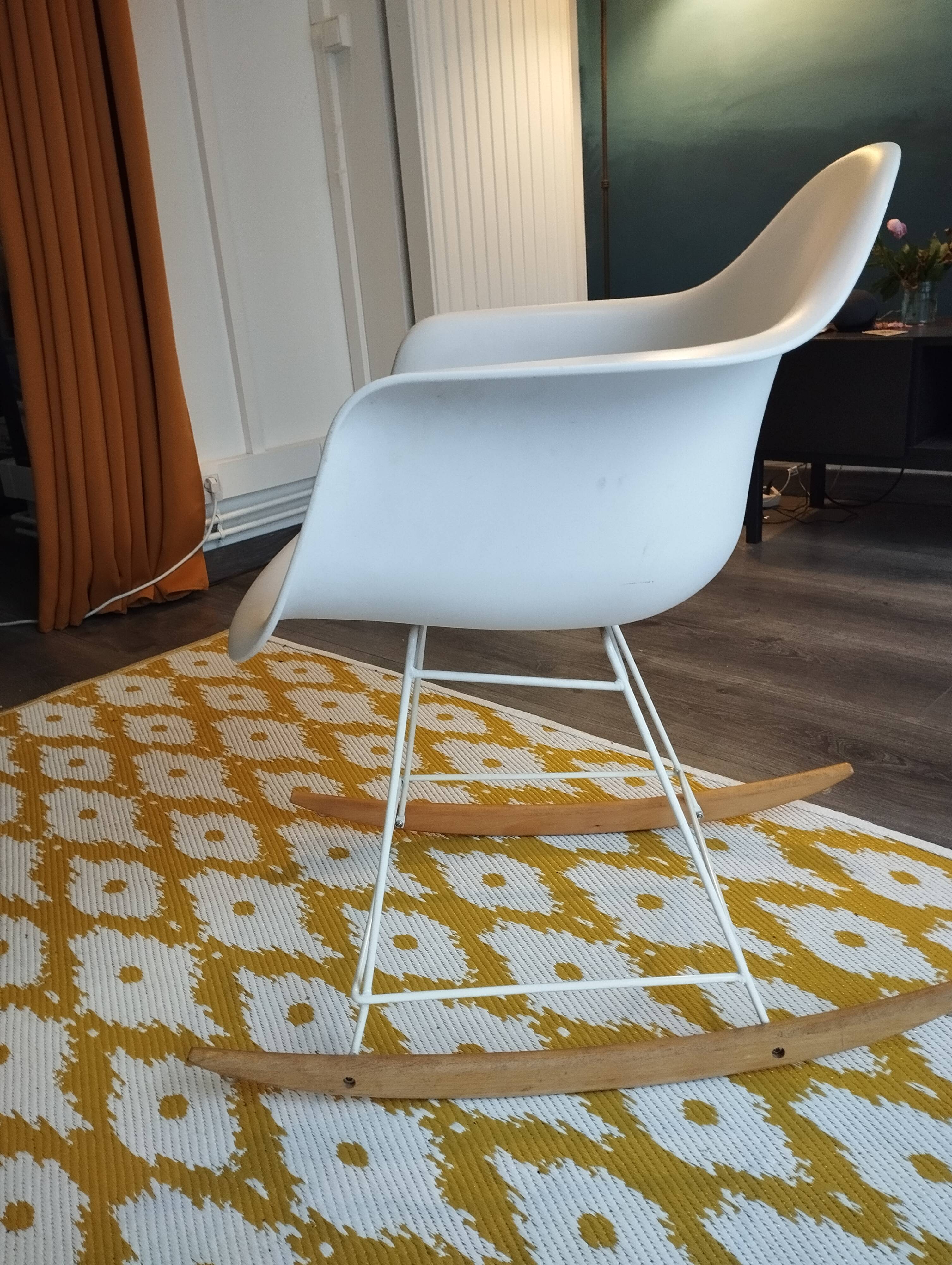 Rocking chair from 1950 designed by Charles and Ray Eames
