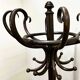 Grand porte-manteau Art Nouveau en bois courbé par Thonet. Vienne, 1879-1887