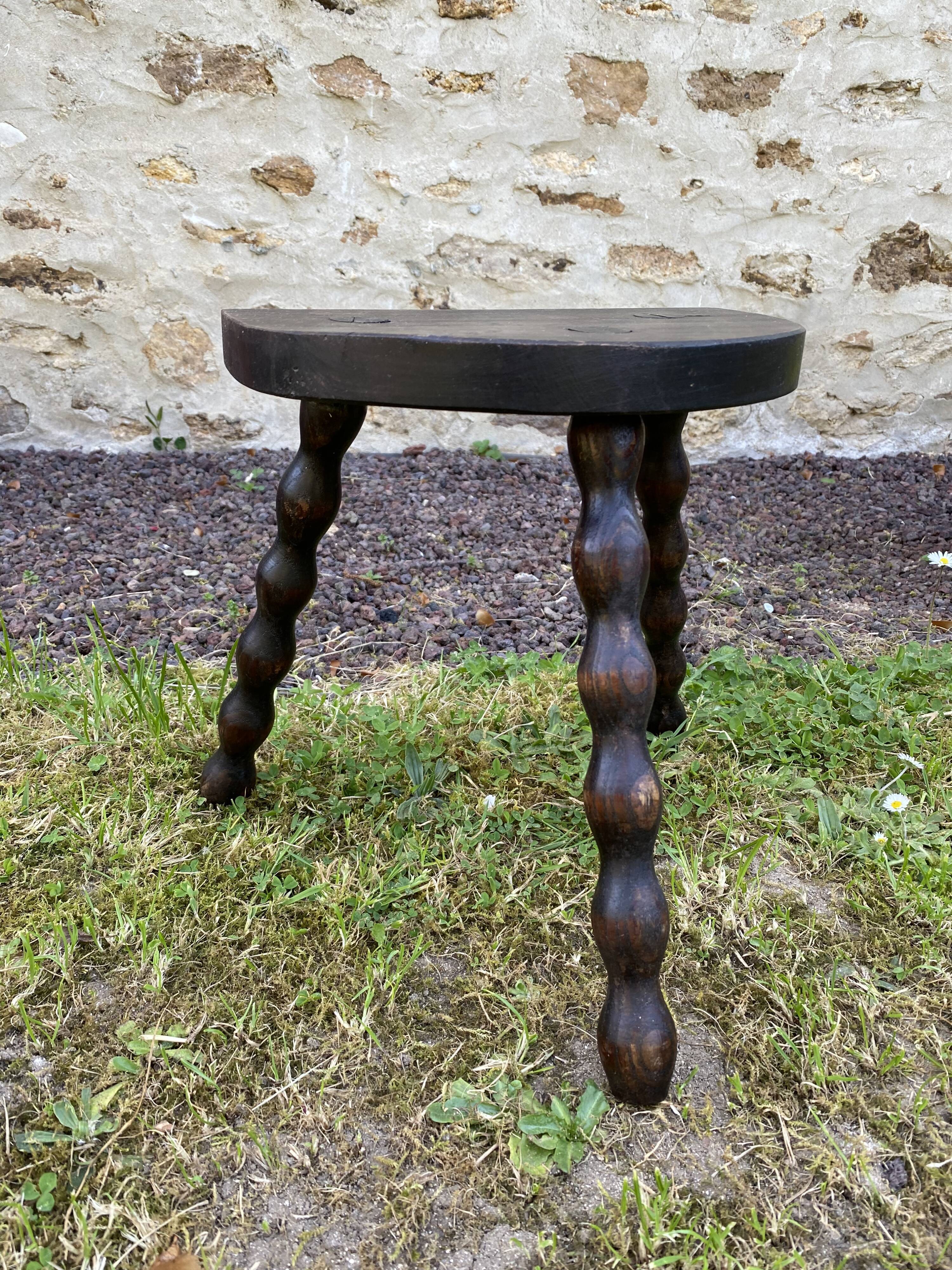 Tripod stool