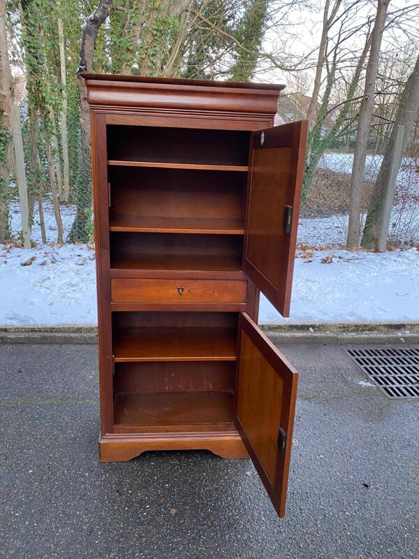 Armoire Grange de style Louis Philippe en bois massif XXème