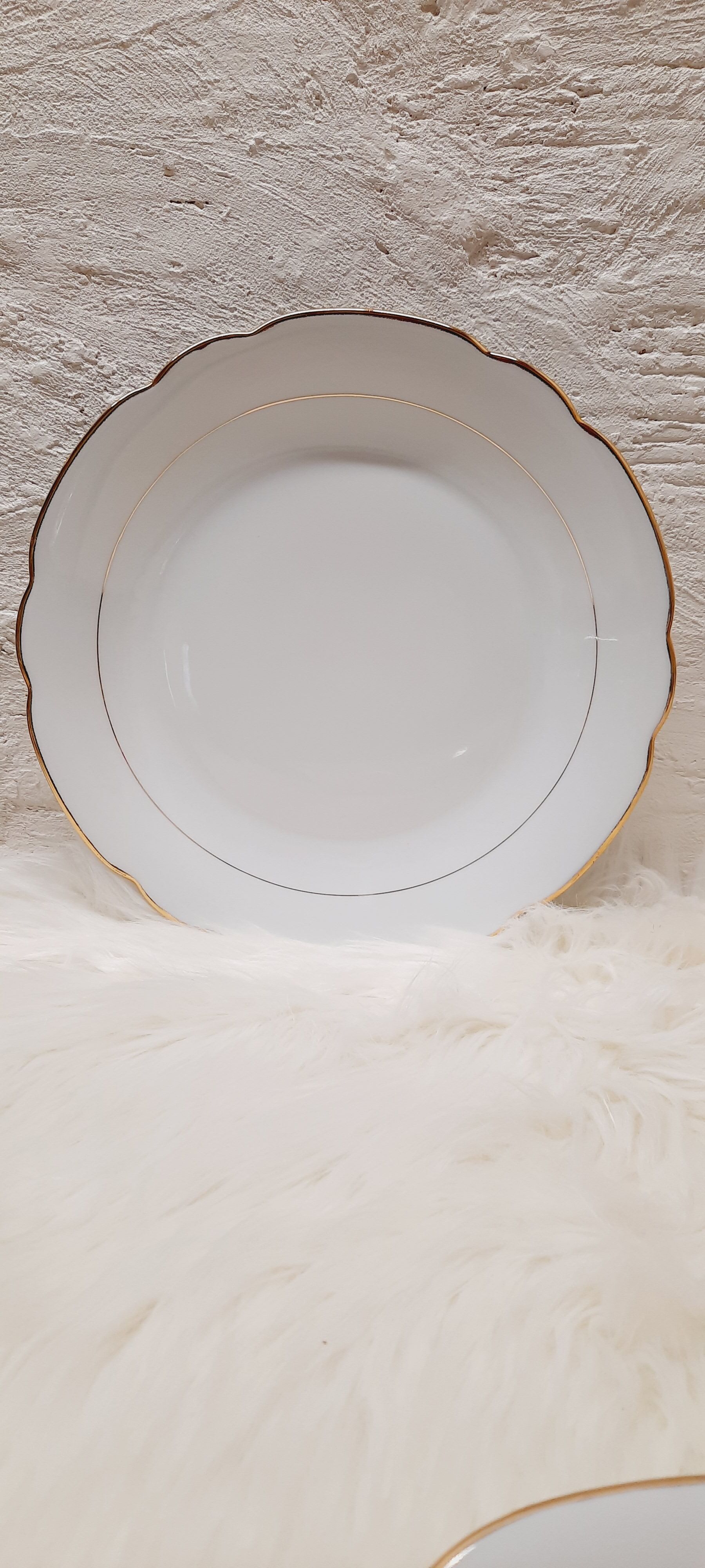Lot 2 plats porcelaine blanc et or