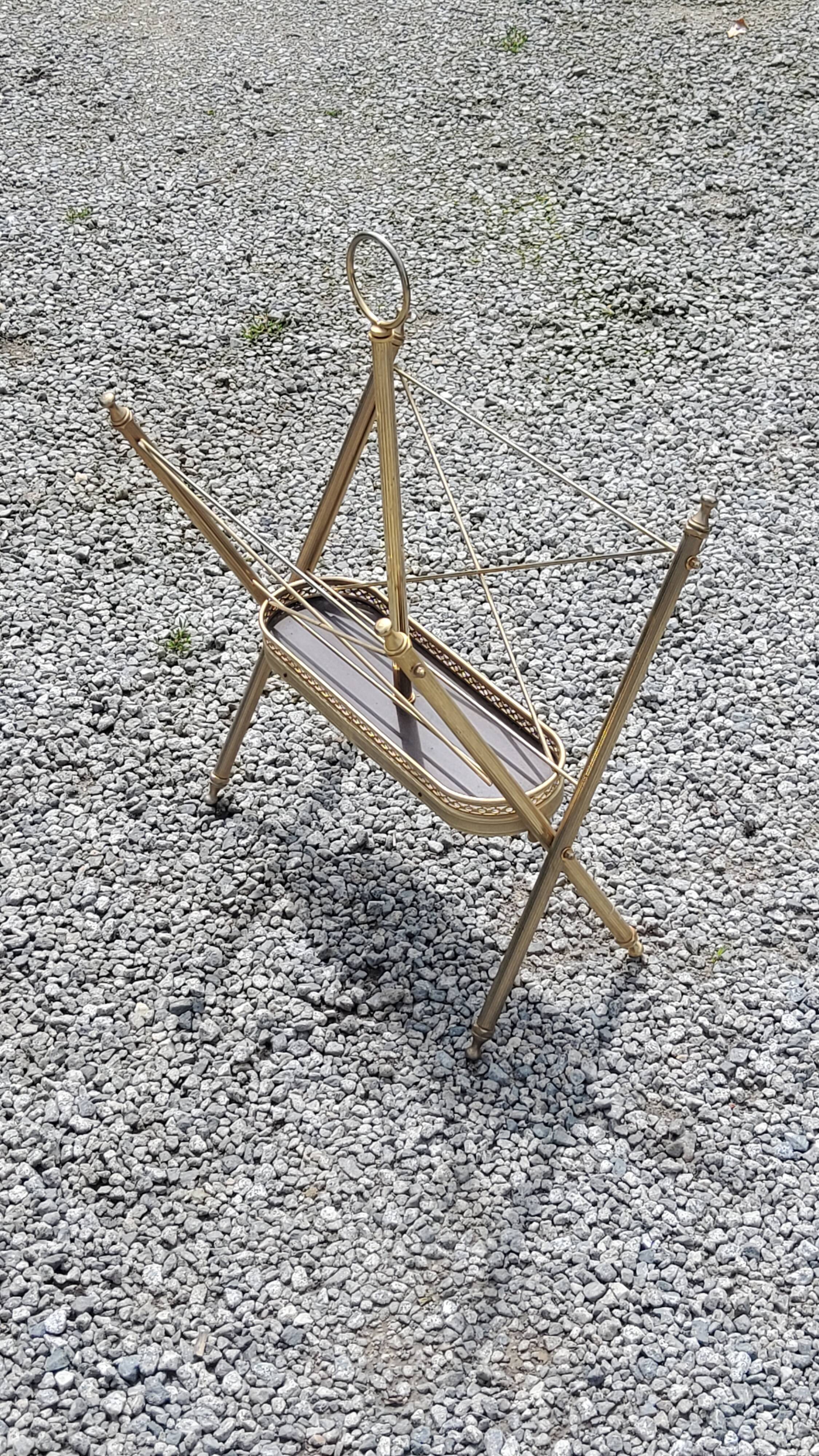 Vintage magazine rack from the 60s in neo-classical style in gold metal and mahogany