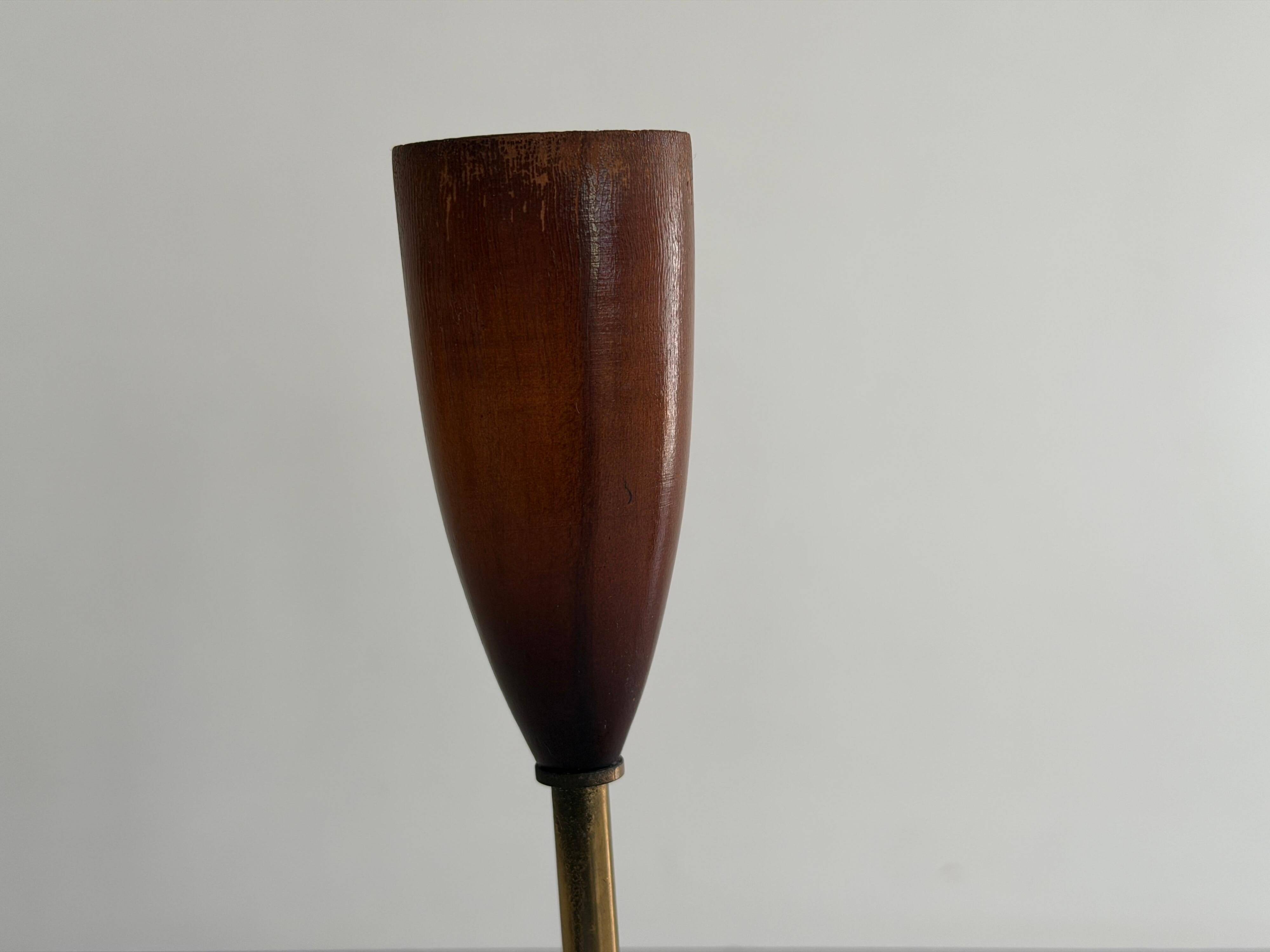 Simple double-headed table lamp in wood and brass, 1960s, Germany.