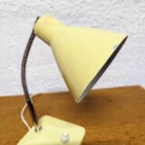 Articulated desk lamp