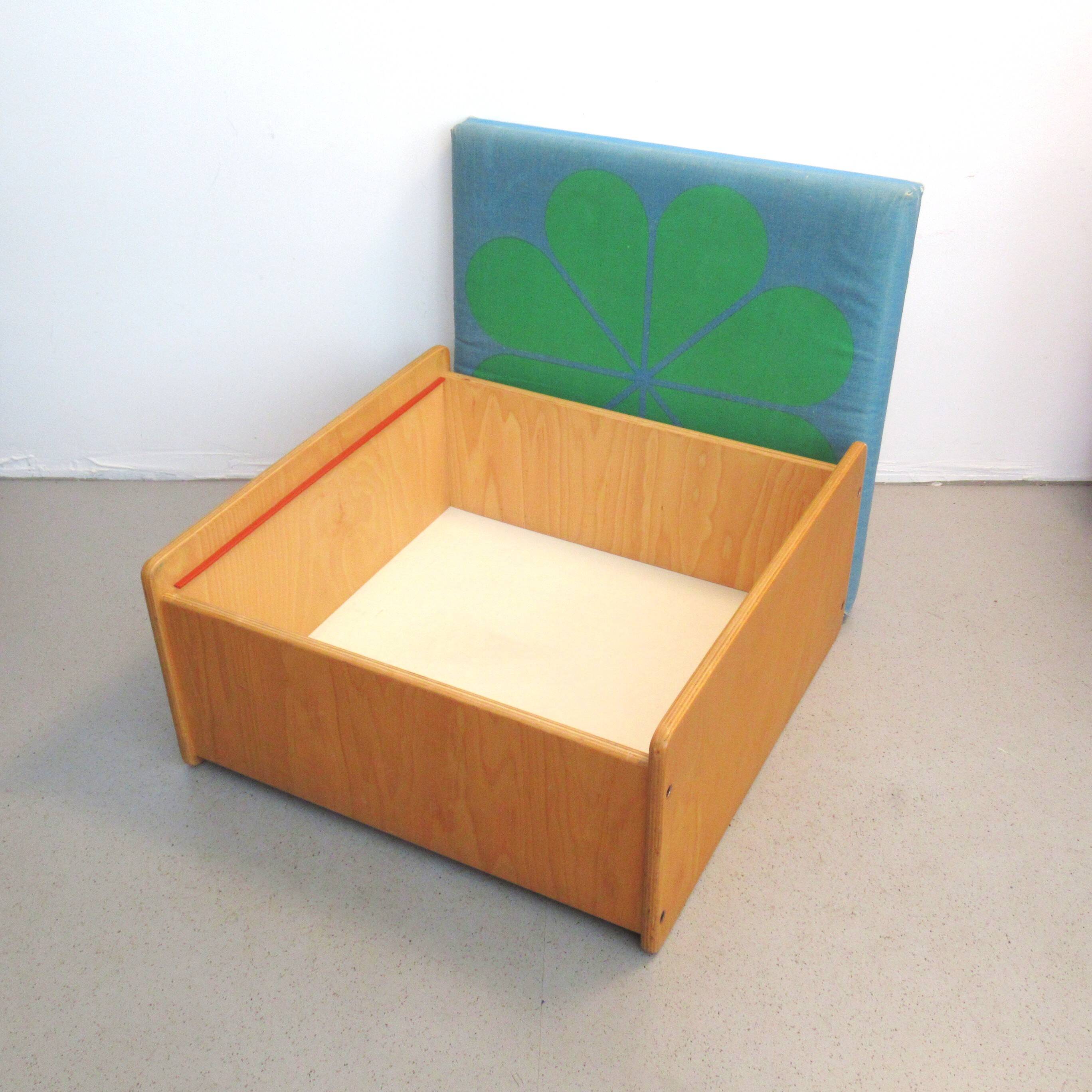 Coffre-pouf à fleur Terence Conran Prisunic 1968