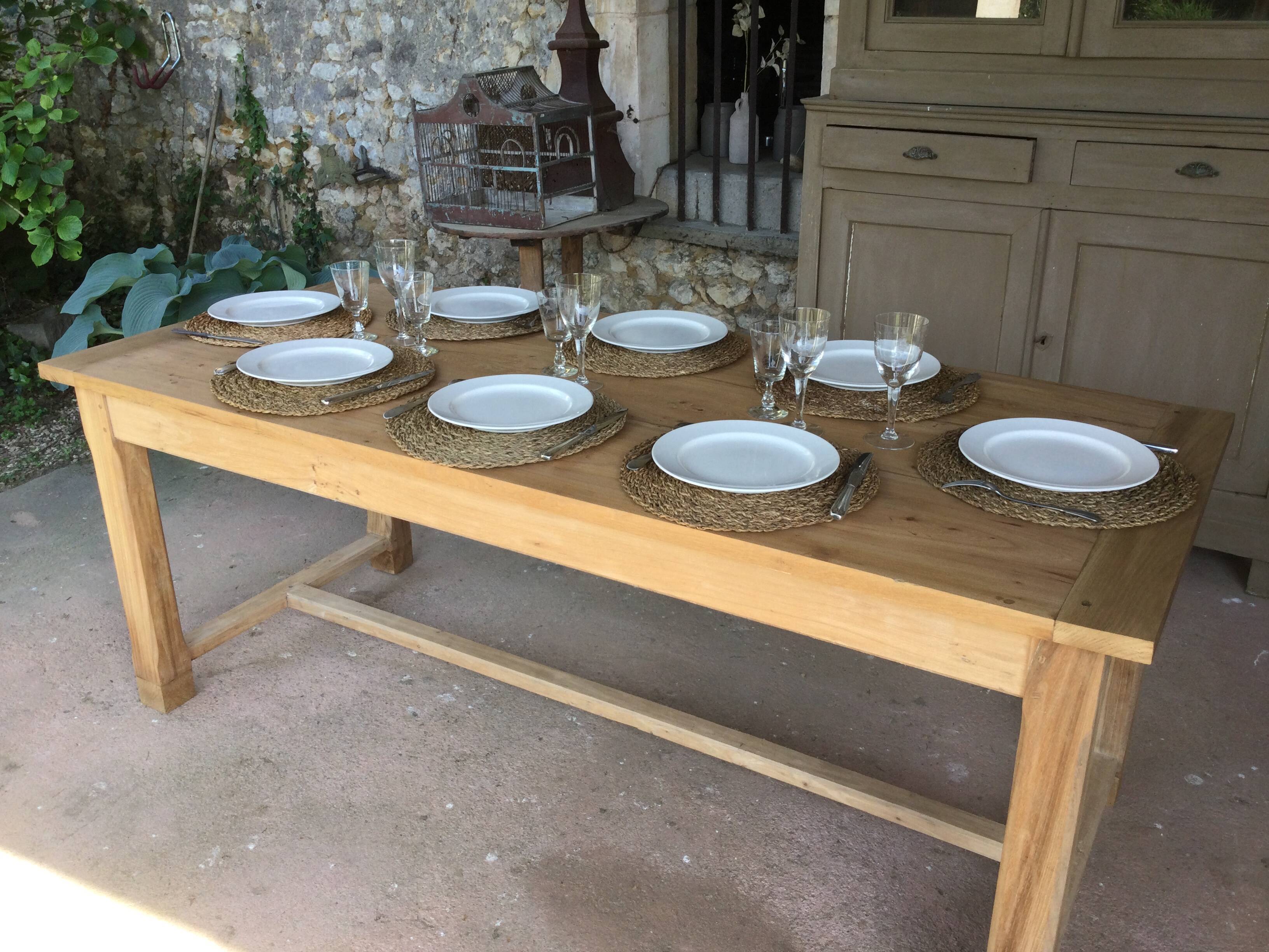 Ancienne table de ferme rénovée