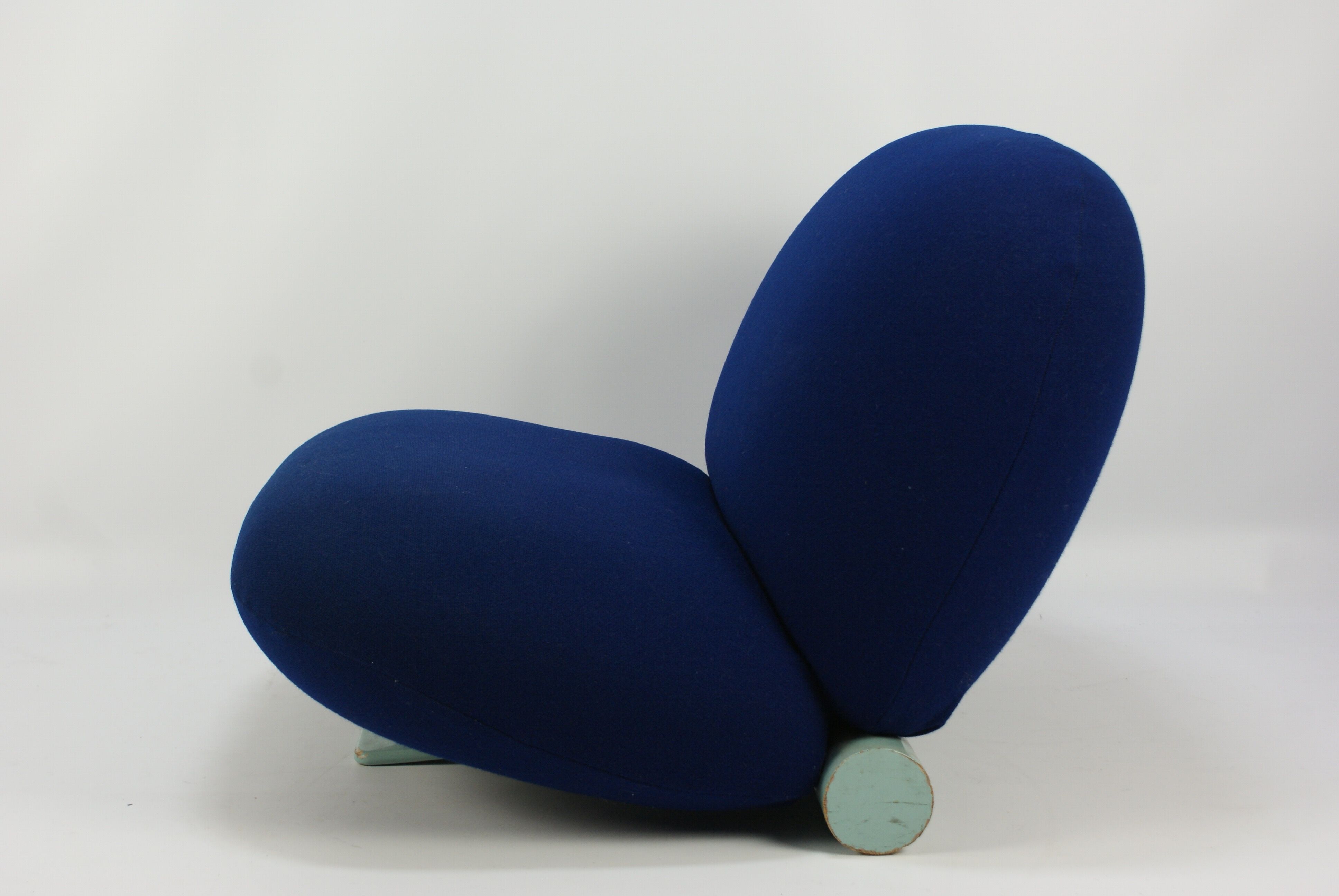 Artifort 200 lounge chair by John Jenkins 1980