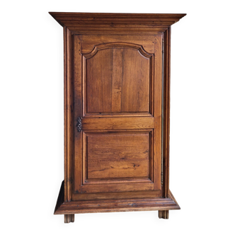Armoire, bonnetière Louis XIII en chêne, XVIIIème s.