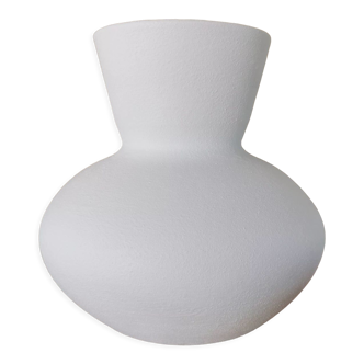 Rounded white vase
