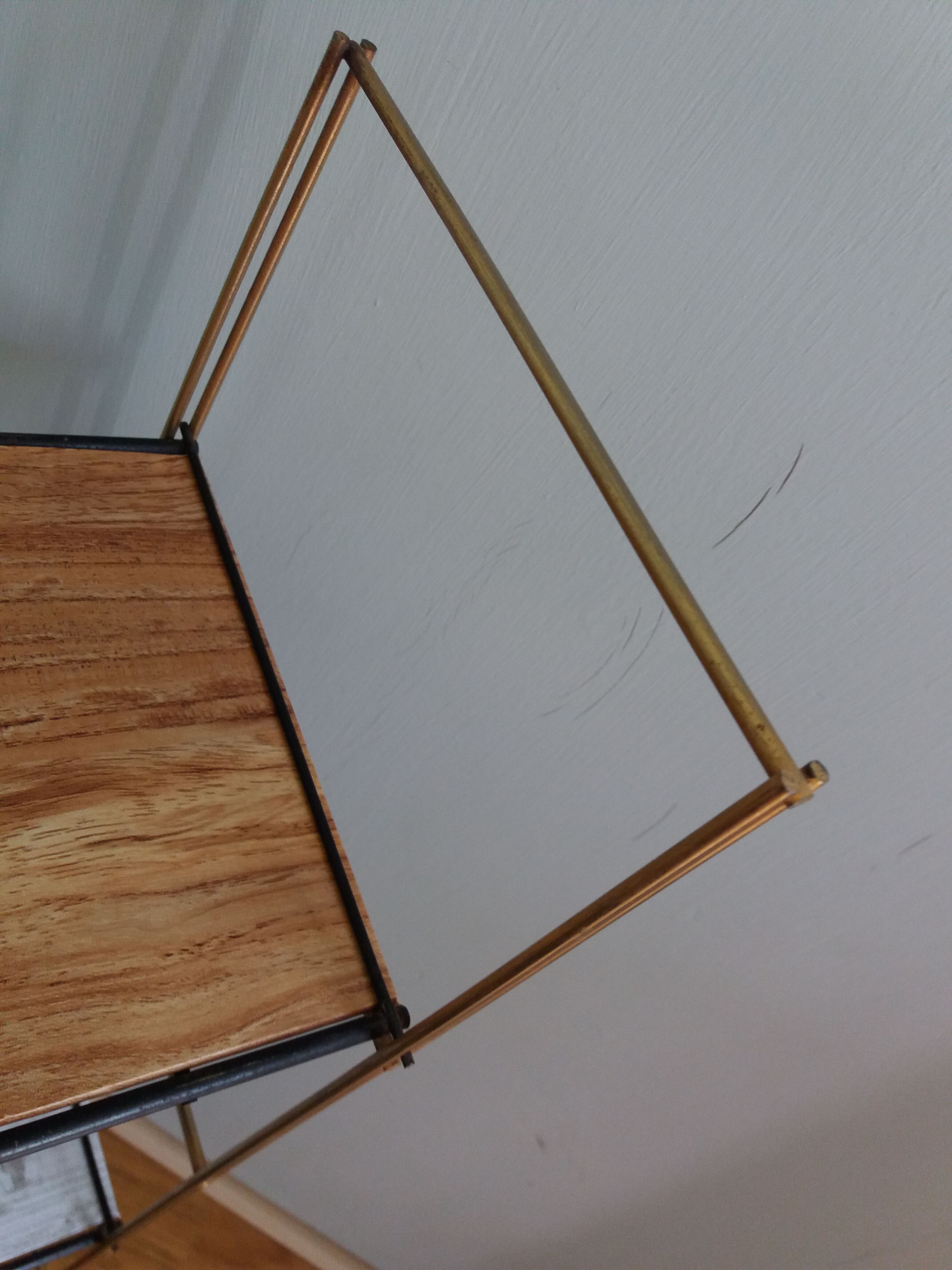 Wall shelf string