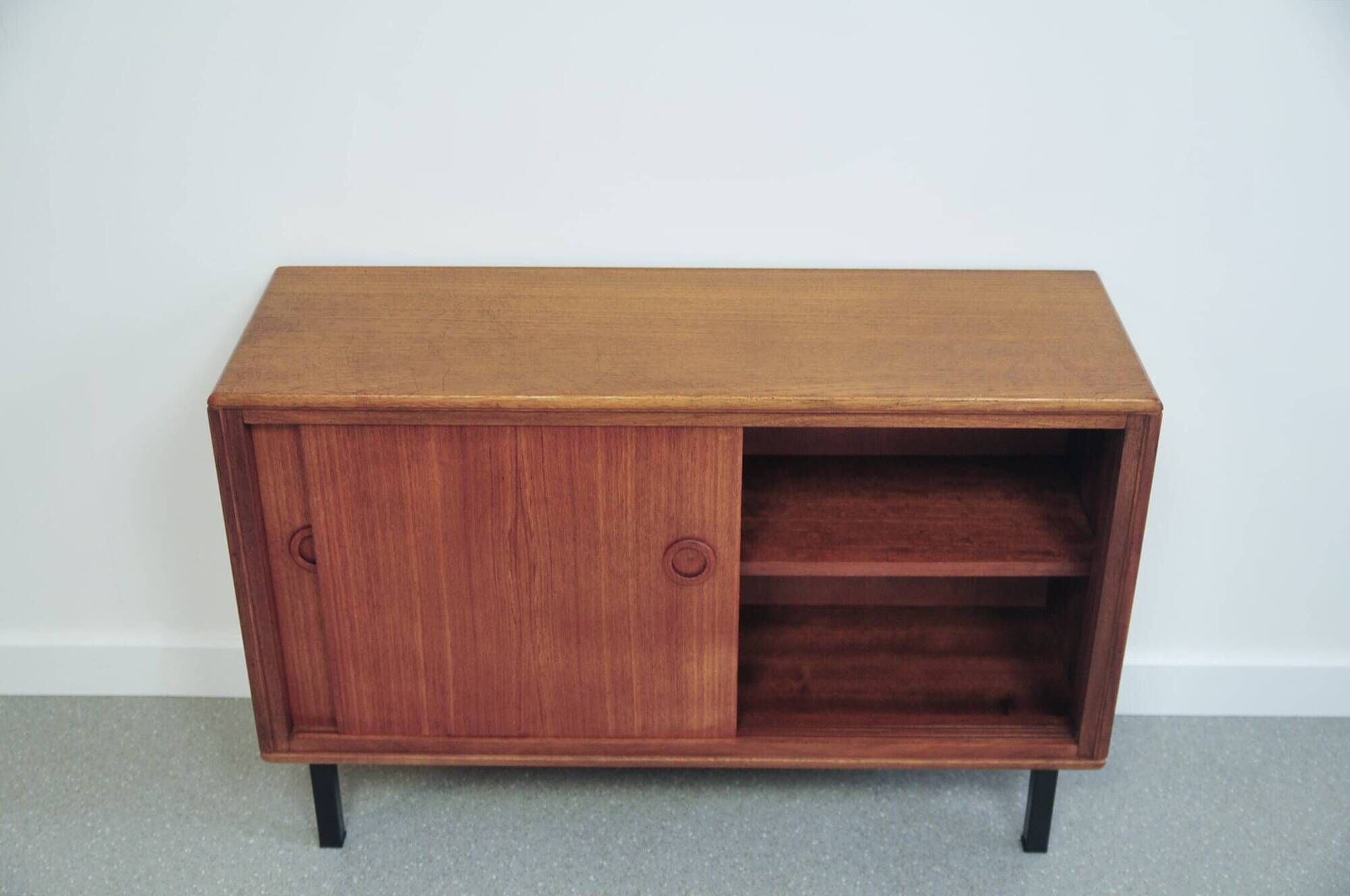 Cabinet en teck vintage avec portes coulissantes