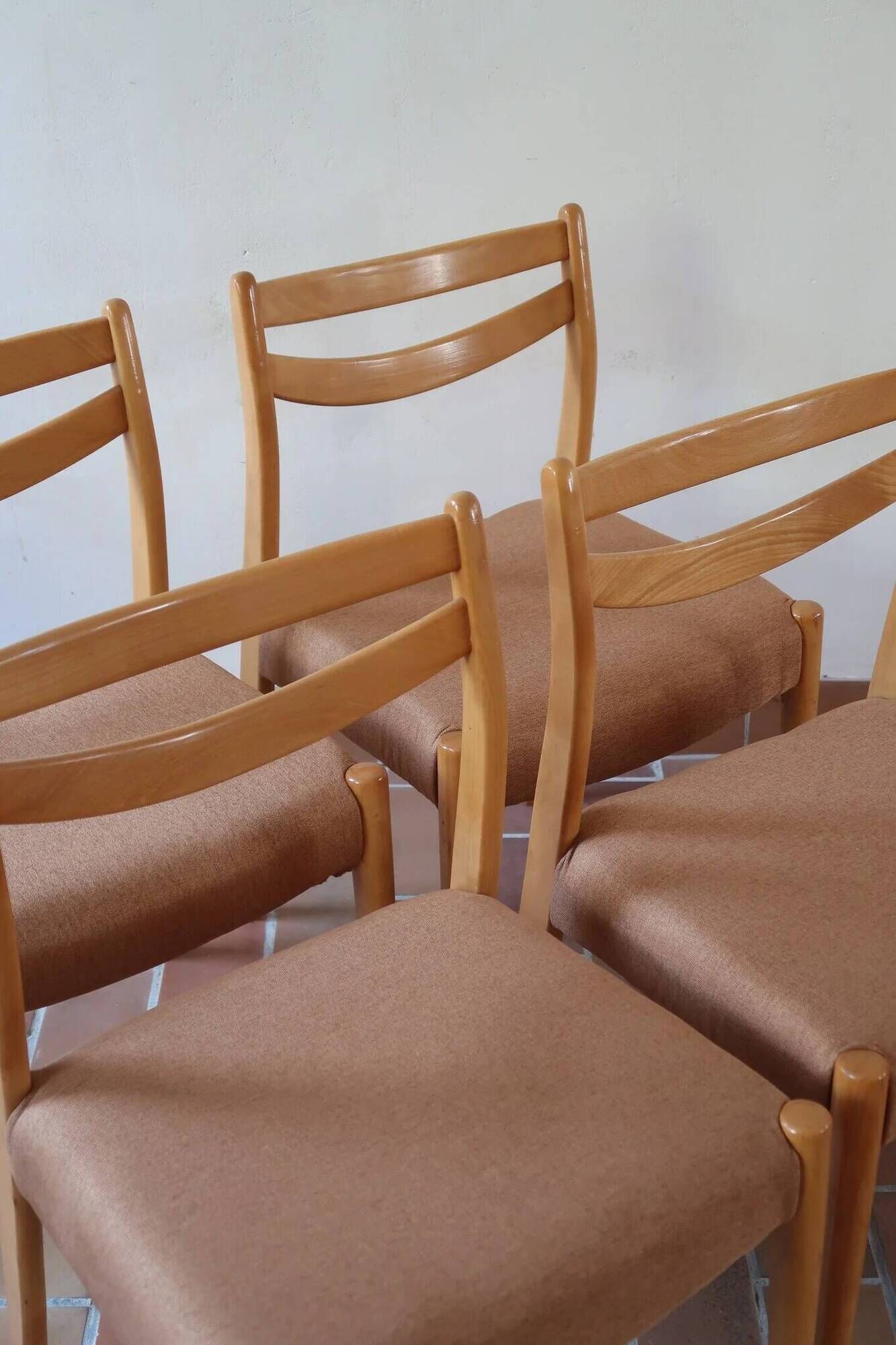 4 chaises scandinaves vintage en bois clair