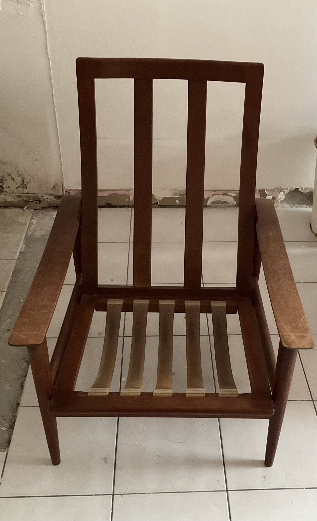 Scandinavian armchair with yellow cushions, original from the 1950s/60s.