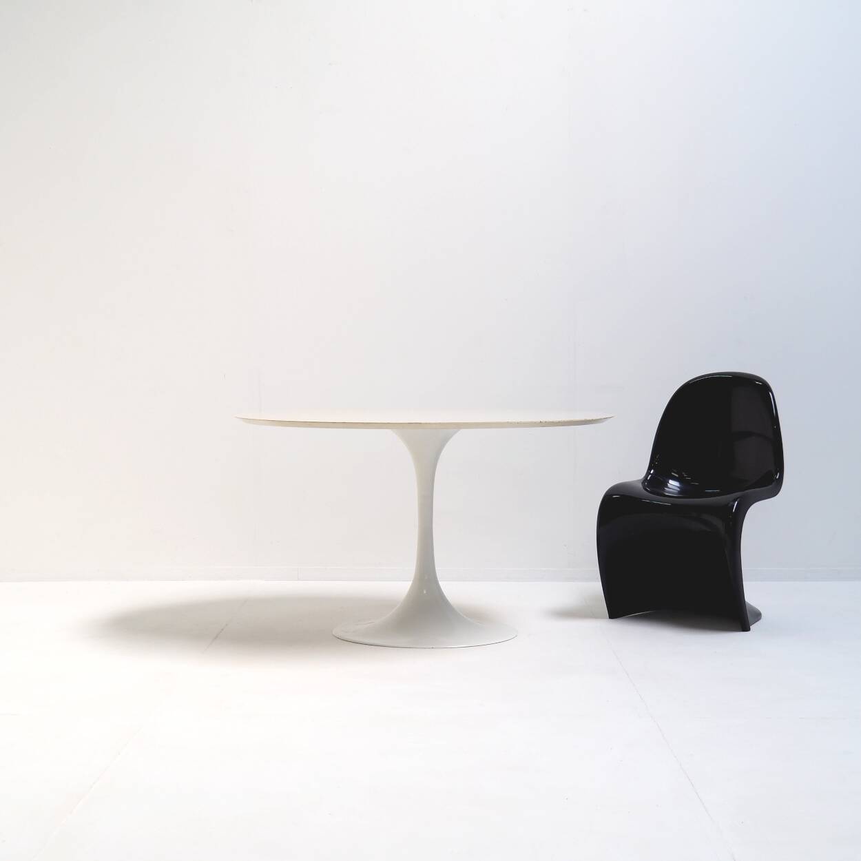 Rare Pedestal Dining Table by Raymond Loewy for Doubinski Frères, DF2000 se