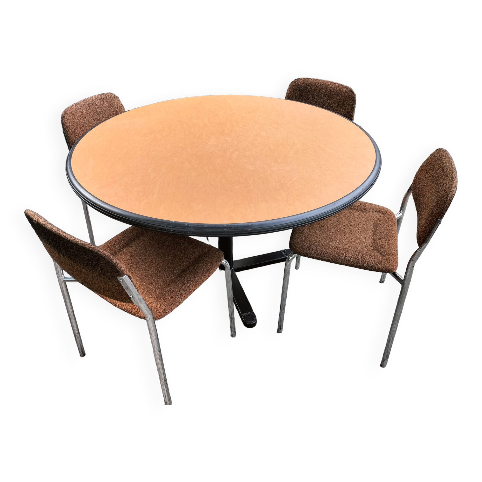 Round table and eurosit chairs