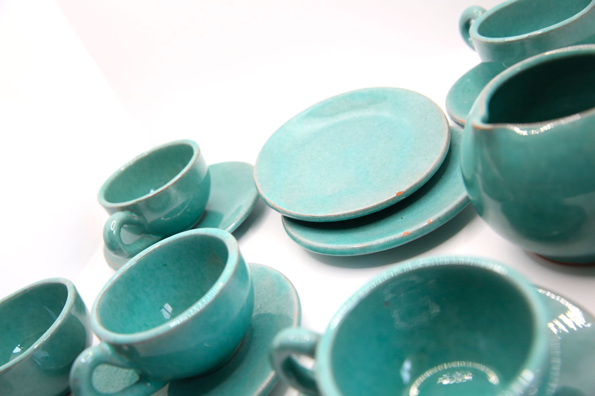 Set of 6 cups in turquoise blue enamelled earth with their saucers and milk jar