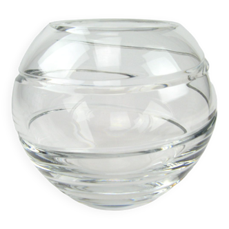 Vase boule en cristal, taillé spirale