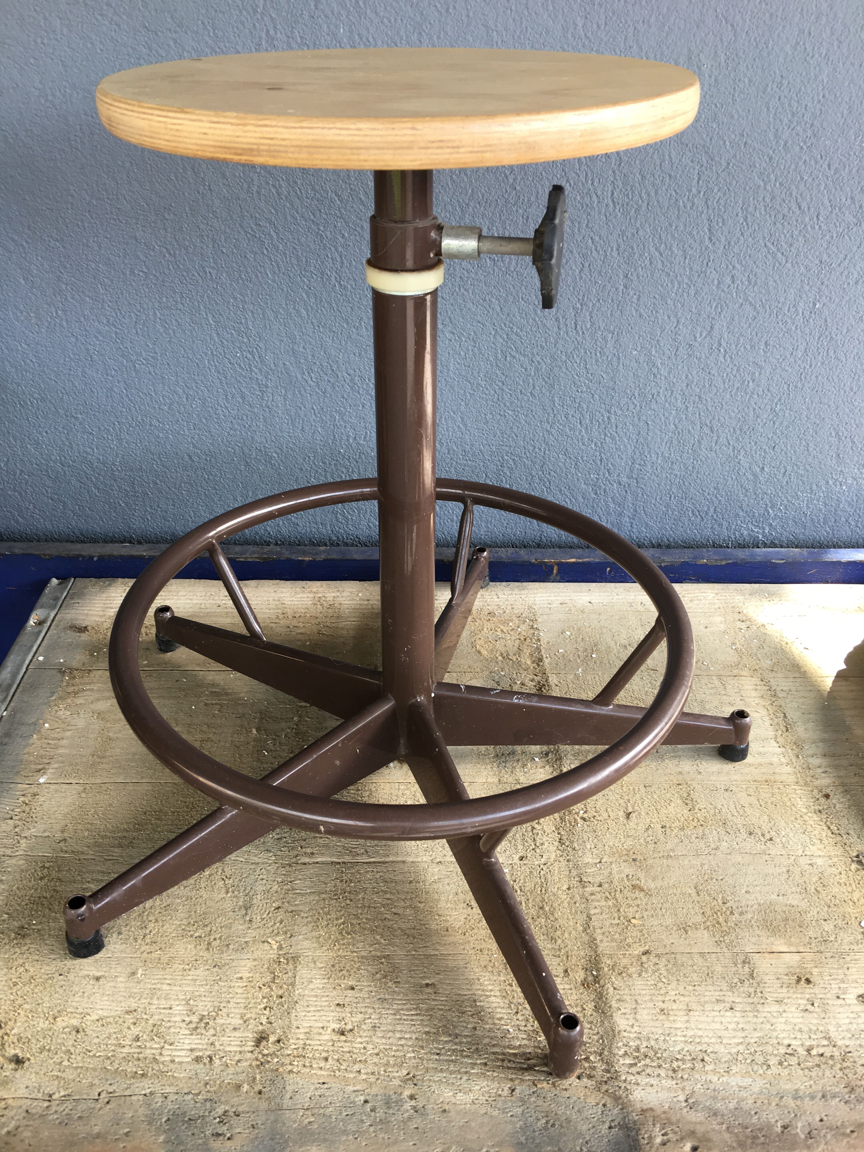 Tabouret d'atelier réglable circa 1970