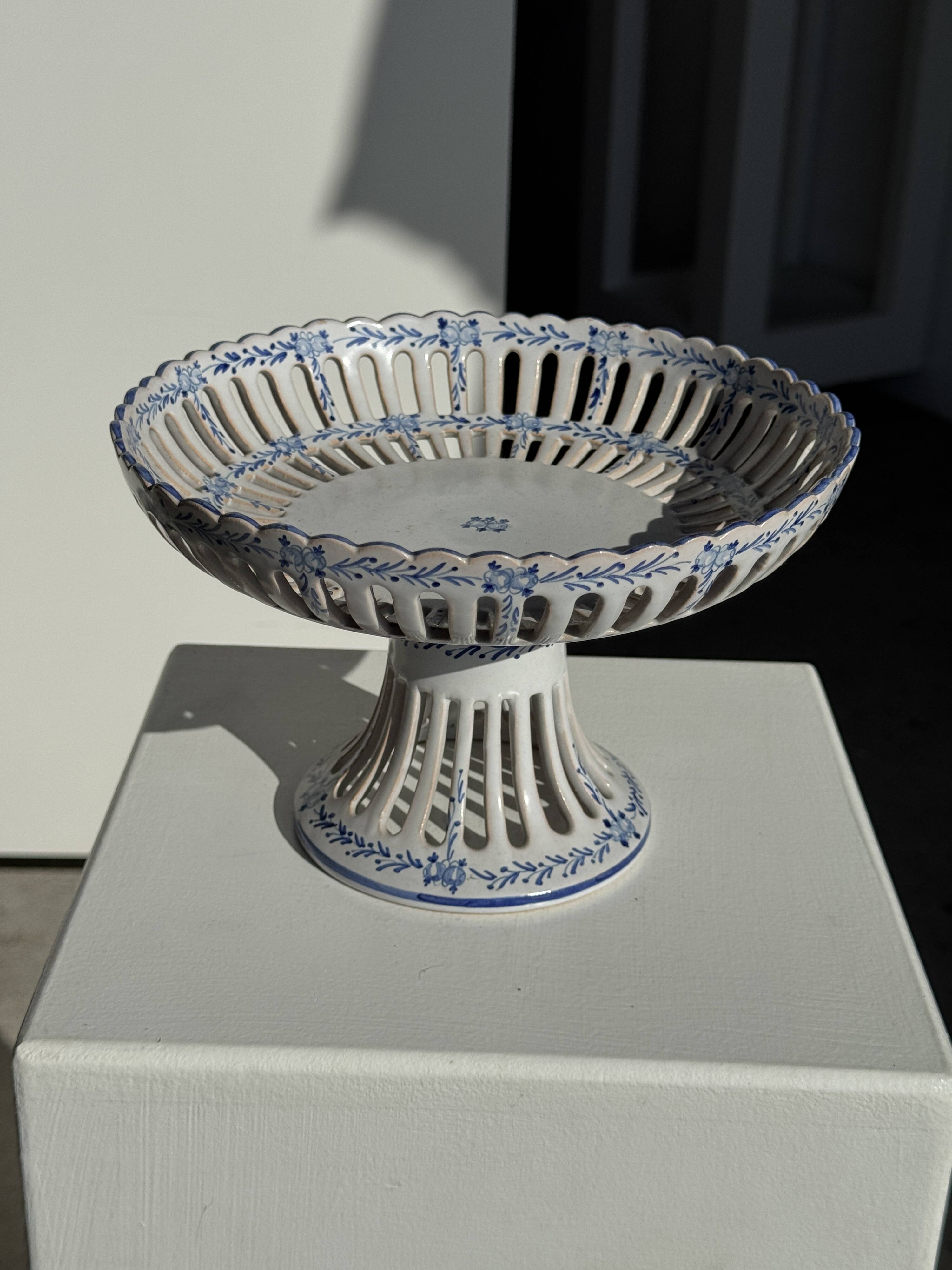 Fruit bowl with blue decorations in white earthenware from Malicorne Art H14