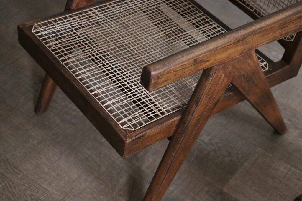 Chaises longues Pierre Jeanneret PJ-SI-29-A en teck et en rotin, années 1950.