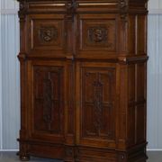 Armoire hollandaise sculptée à la main années 1940