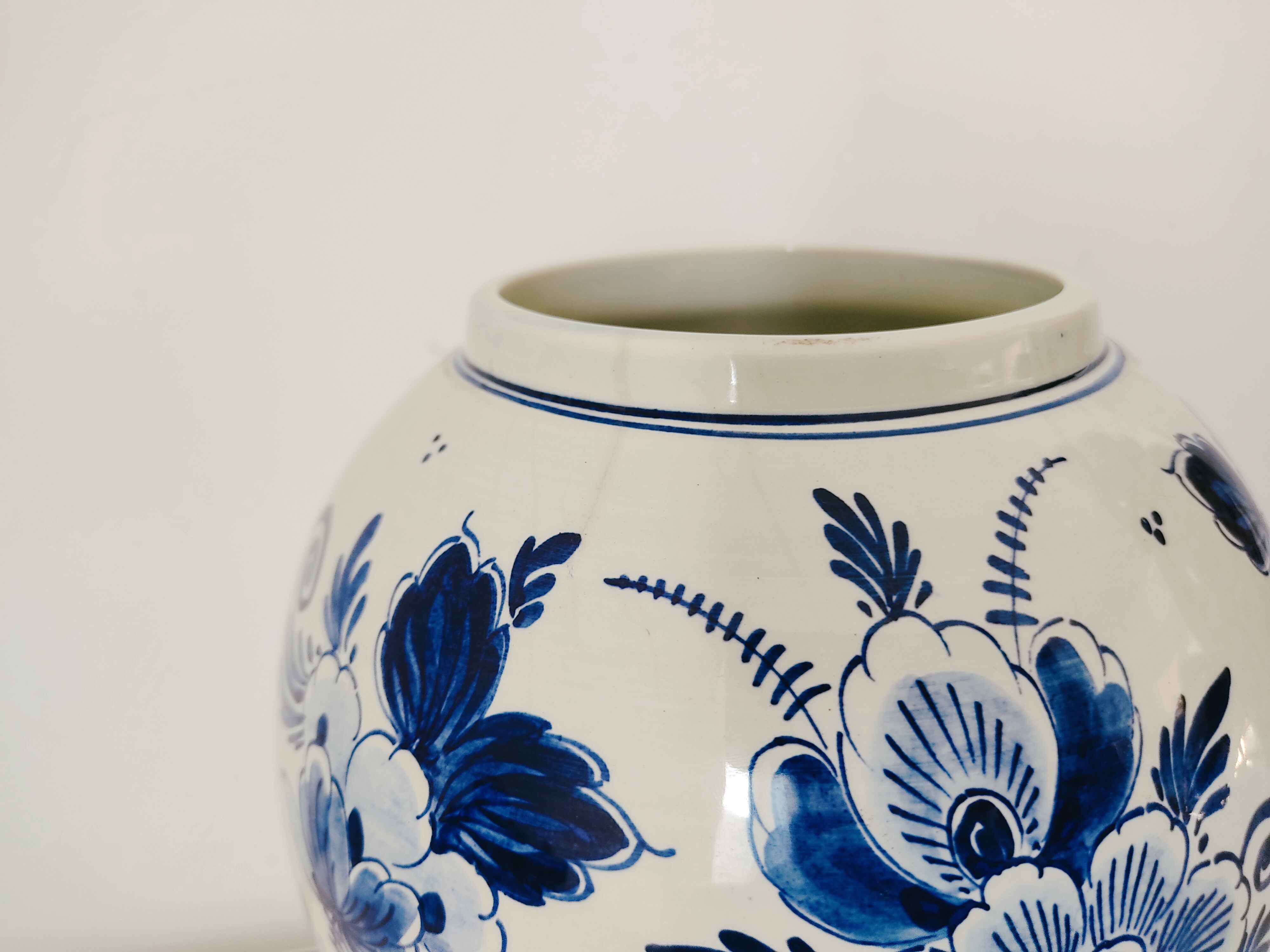 Delft earthenware vase floral decoration