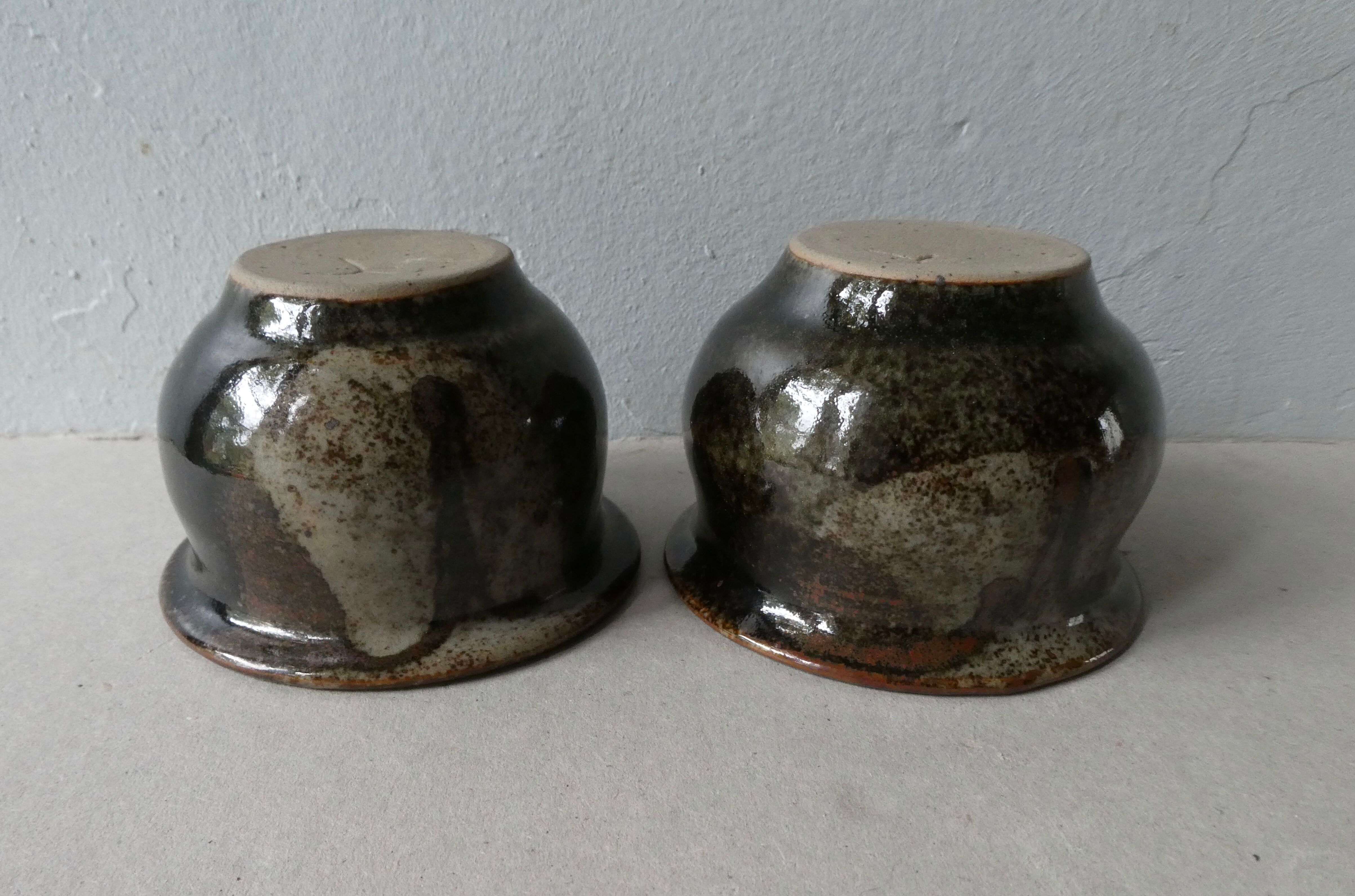 Lot of 2 bowls of glazed sandstone, signed, 80s