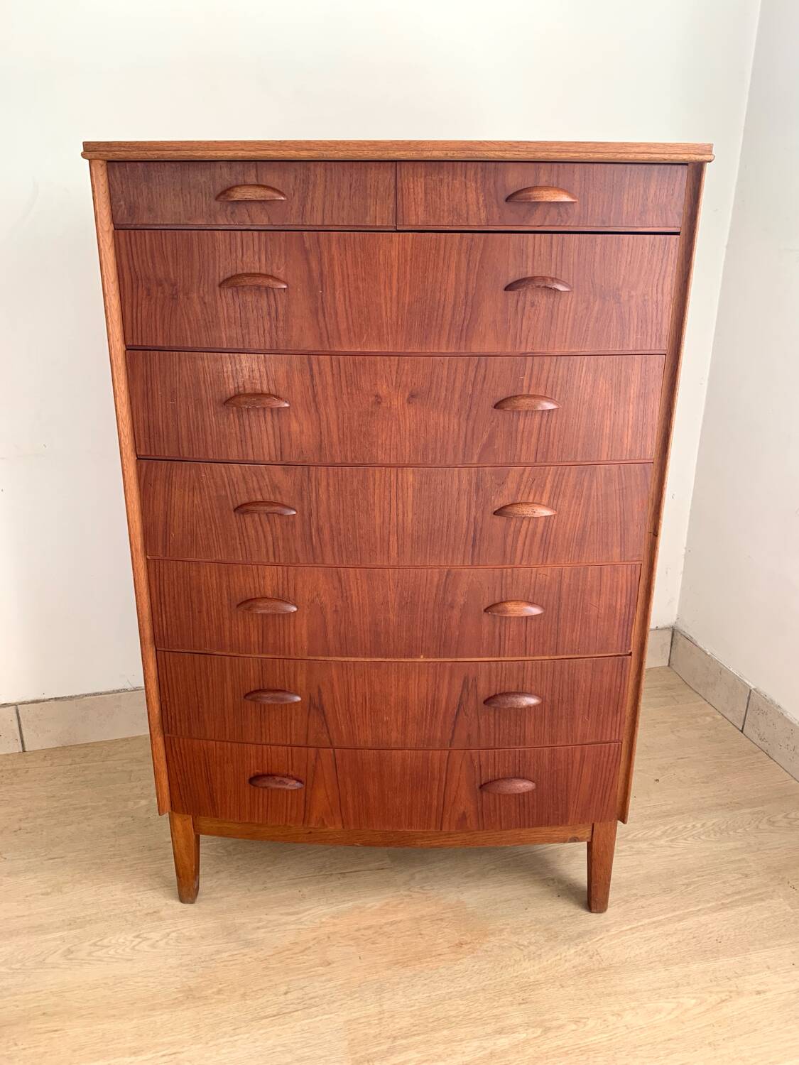 Danish 8-drawer chest of drawers in teak