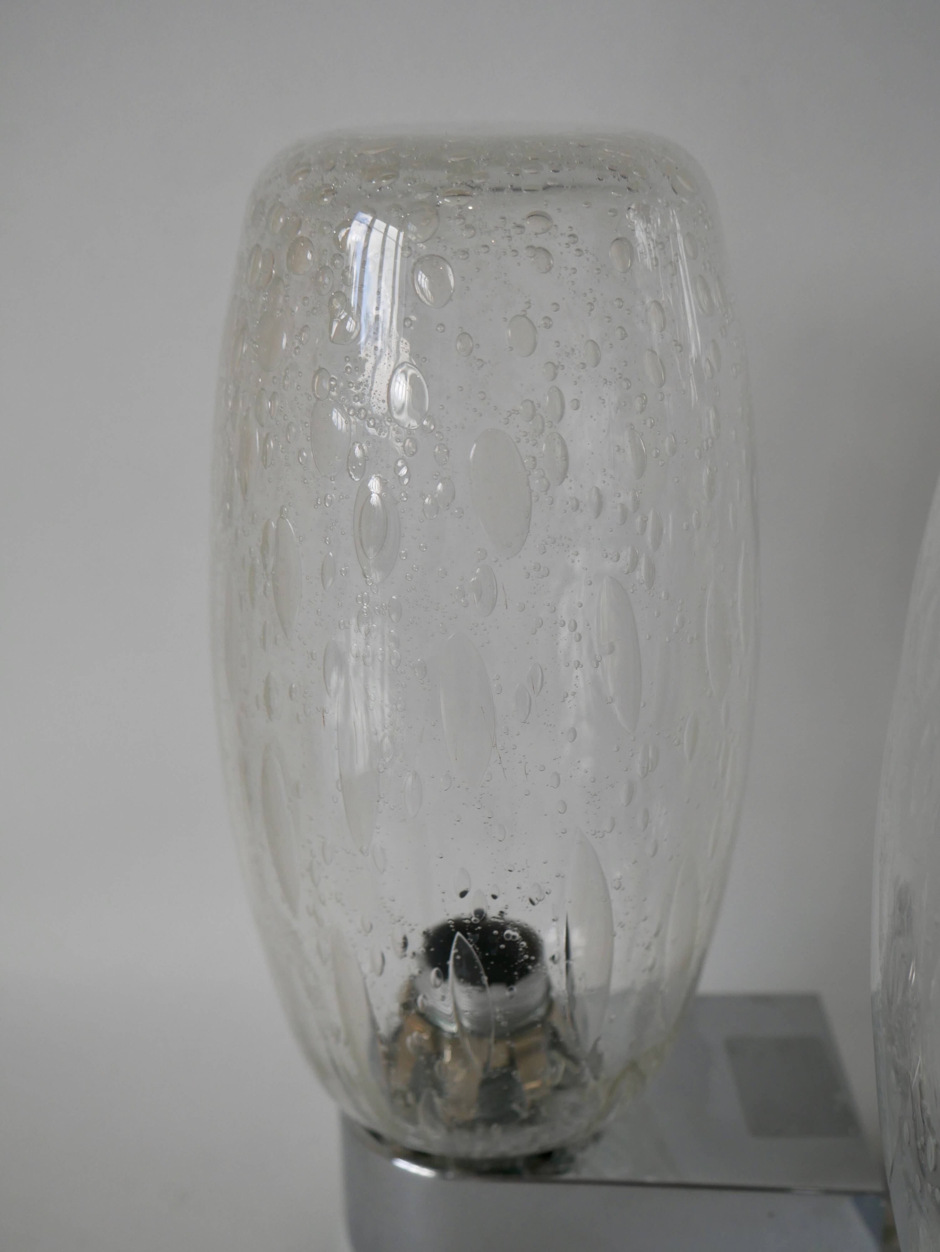 Paire d'appliques murales design en verre soufflé et chrome par inda circa 1960-1970