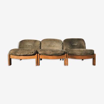 Chauffeuses vintage bois sombre et daim kaki années 70