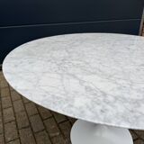Original Knoll Tulip dining table in Carrara marble (120cm)