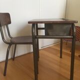 Bureau et chaise d'écolier