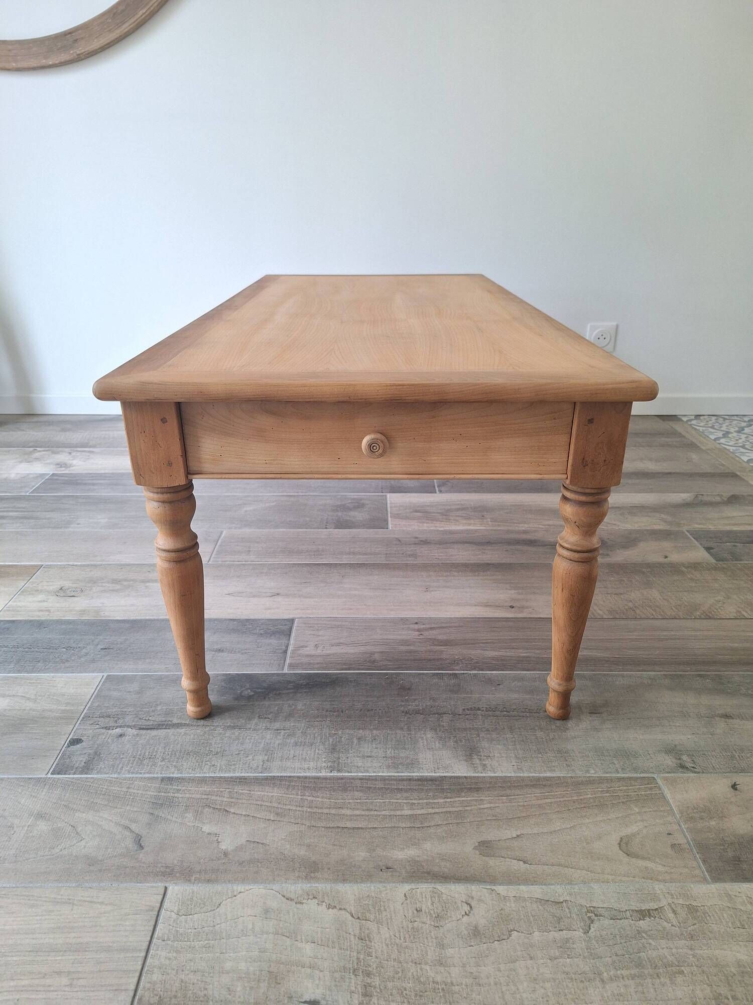Farmhouse coffee table country style