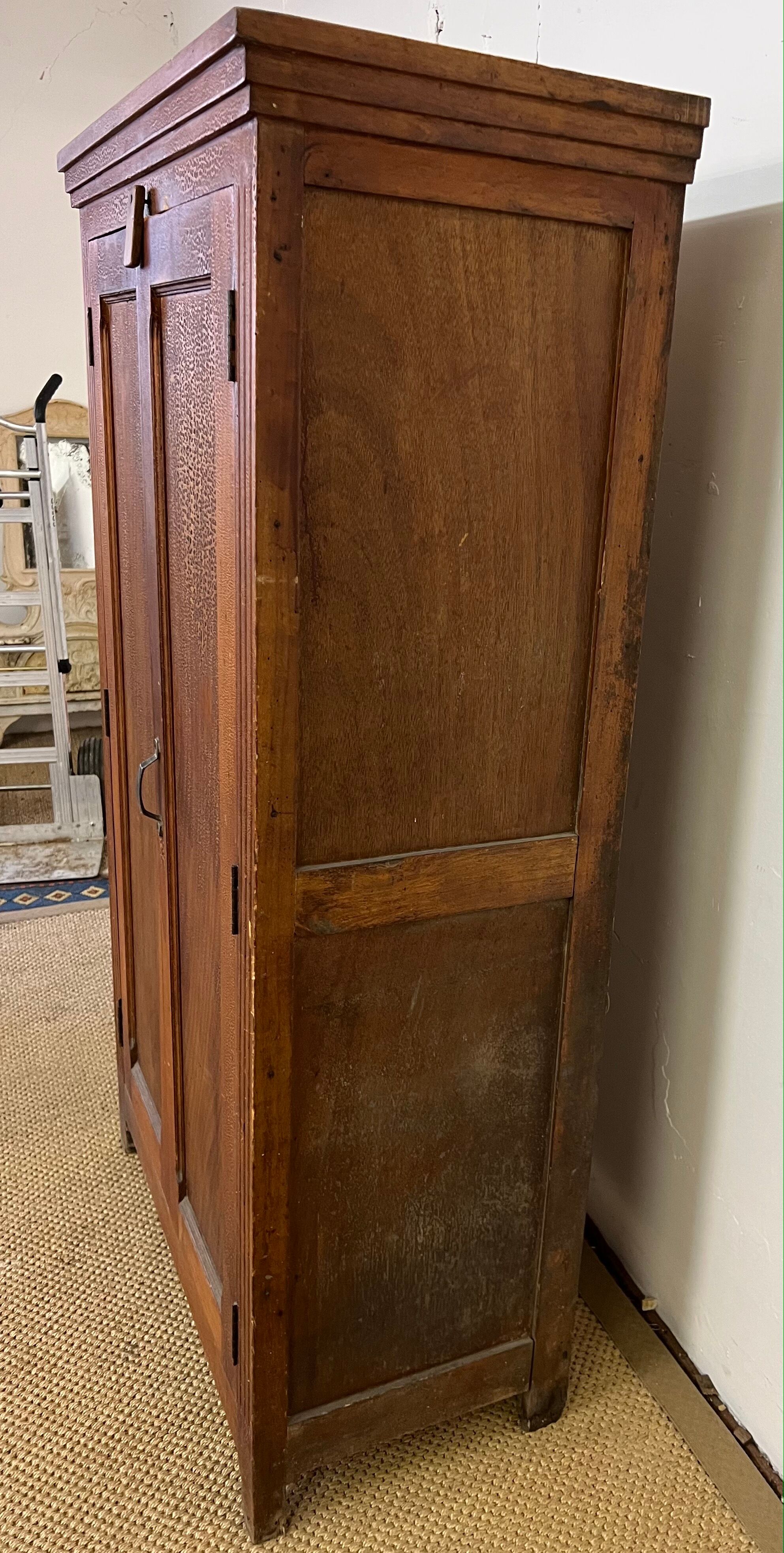 Armoire parisienne vintage