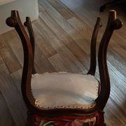 Chaises anciennes en noyer
