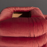 Italian design round sofa in pink velvet