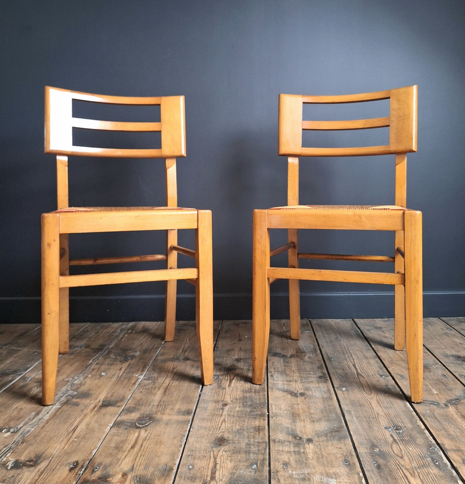 Paire de chaises design Pierre Cruège, meubles sièges anciens