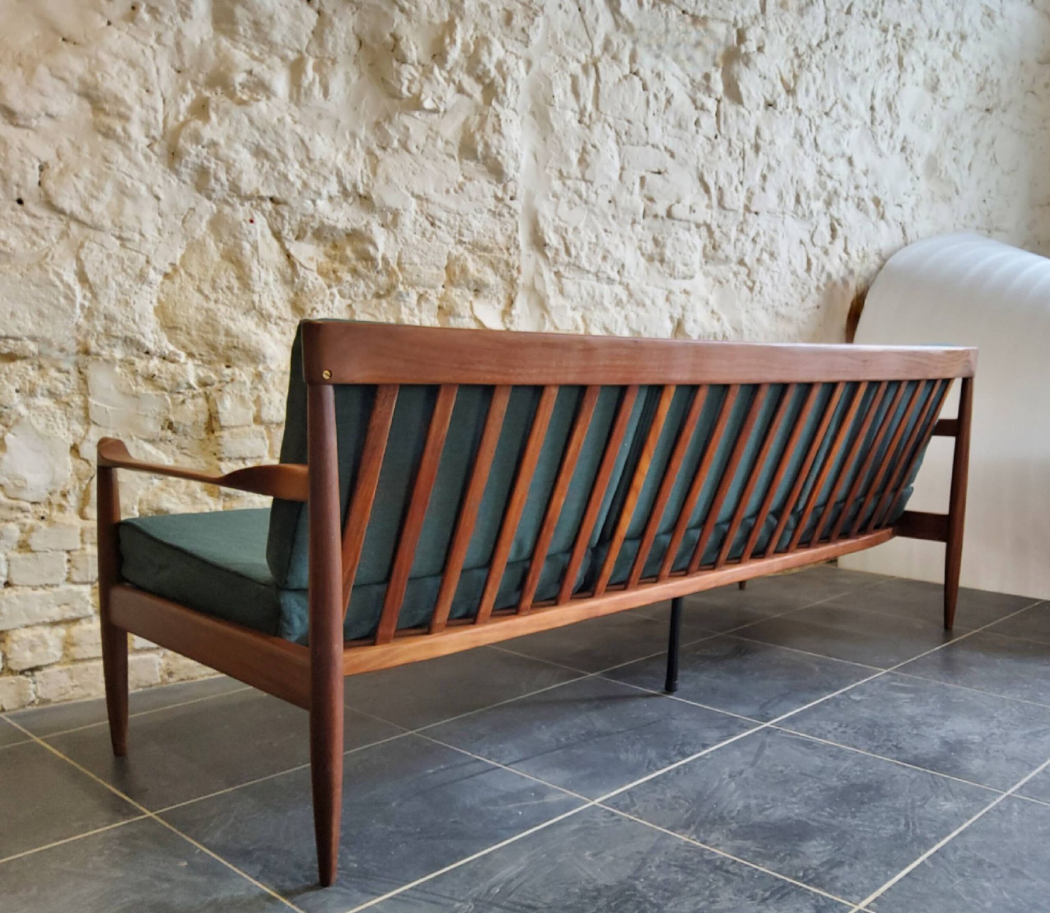 Vintage Scandinavian 3-seater canapé in solid wood