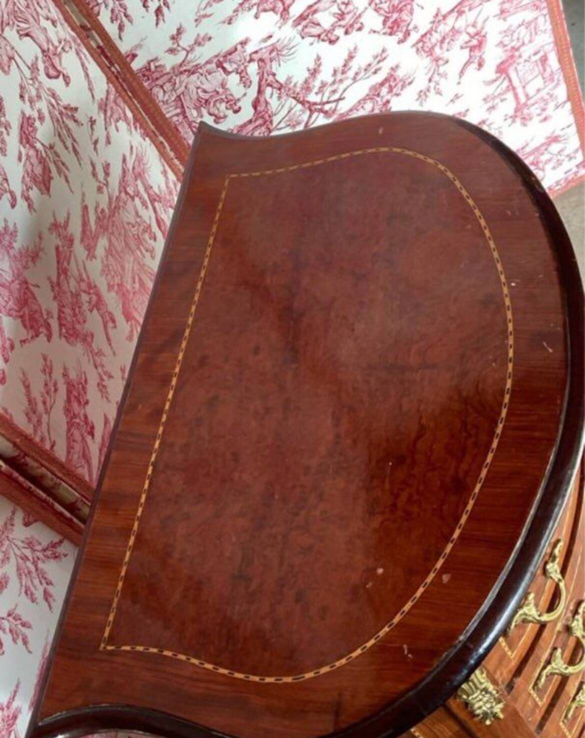 Louis XV style chest of drawers, 20th century
